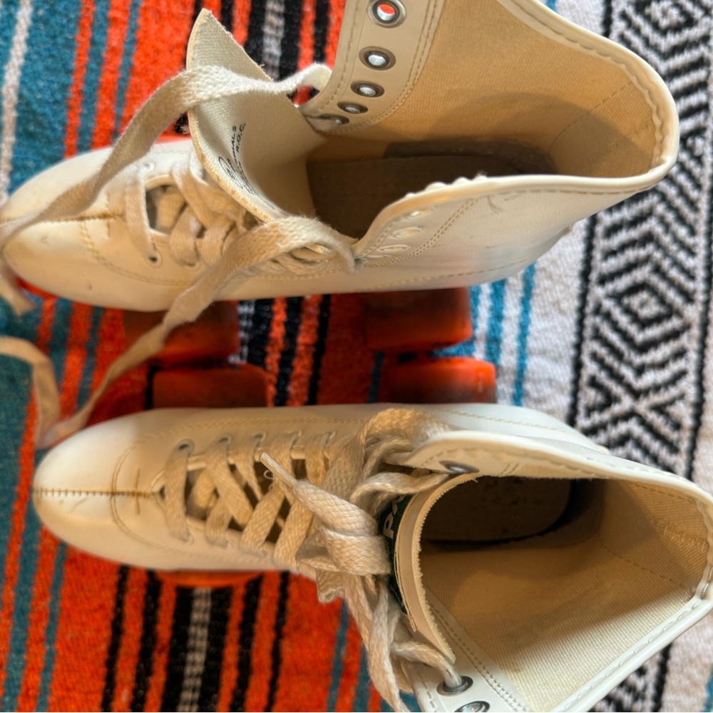 Vintage White Hyde Roller Skates with Orange Wheels - Picture 3 of 8